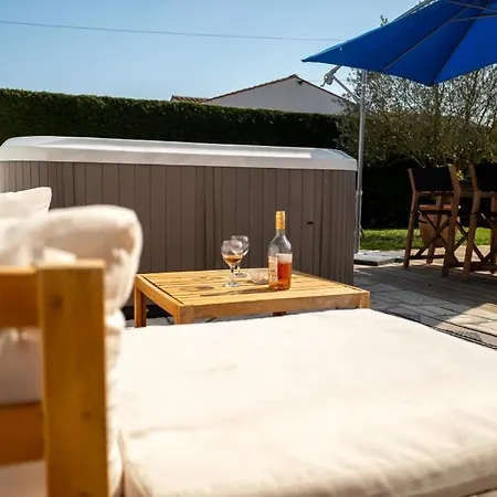 Oléronaise Avec Jardin Jacuzzi Et Barbecue Le Château-dʼOléron