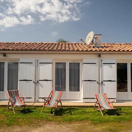 Oléronaise Avec Jardin Jacuzzi Et Barbecue *